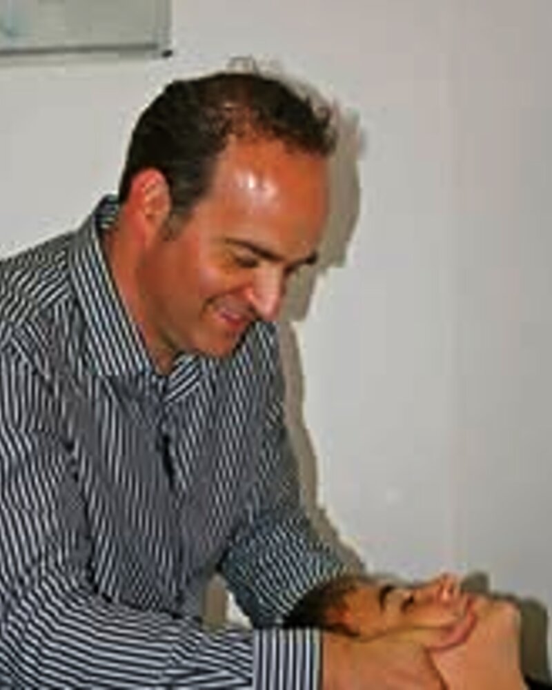 Dr. Cary Najarian performing a chiropractic treatment